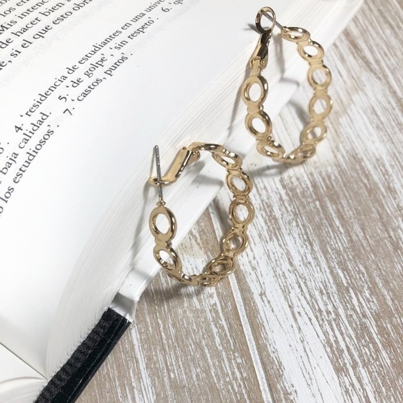 Alquimia Jewelry - GOLD STATEMENT MEDIUM HOOP EARRINGS